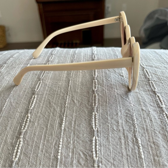 💜 Heart Sunglasses 💜 - Picture 5 of 8